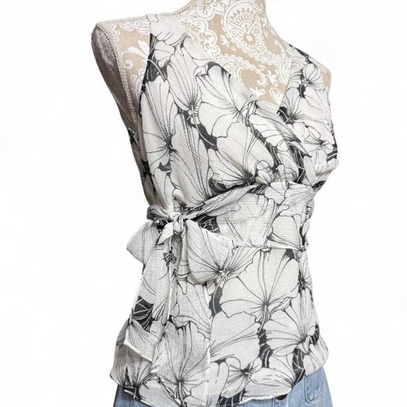 LOFT Petites Black White Floral Wrap Blouse Women's 6P Sleeveless Workwear Top - Picture 3 of 7